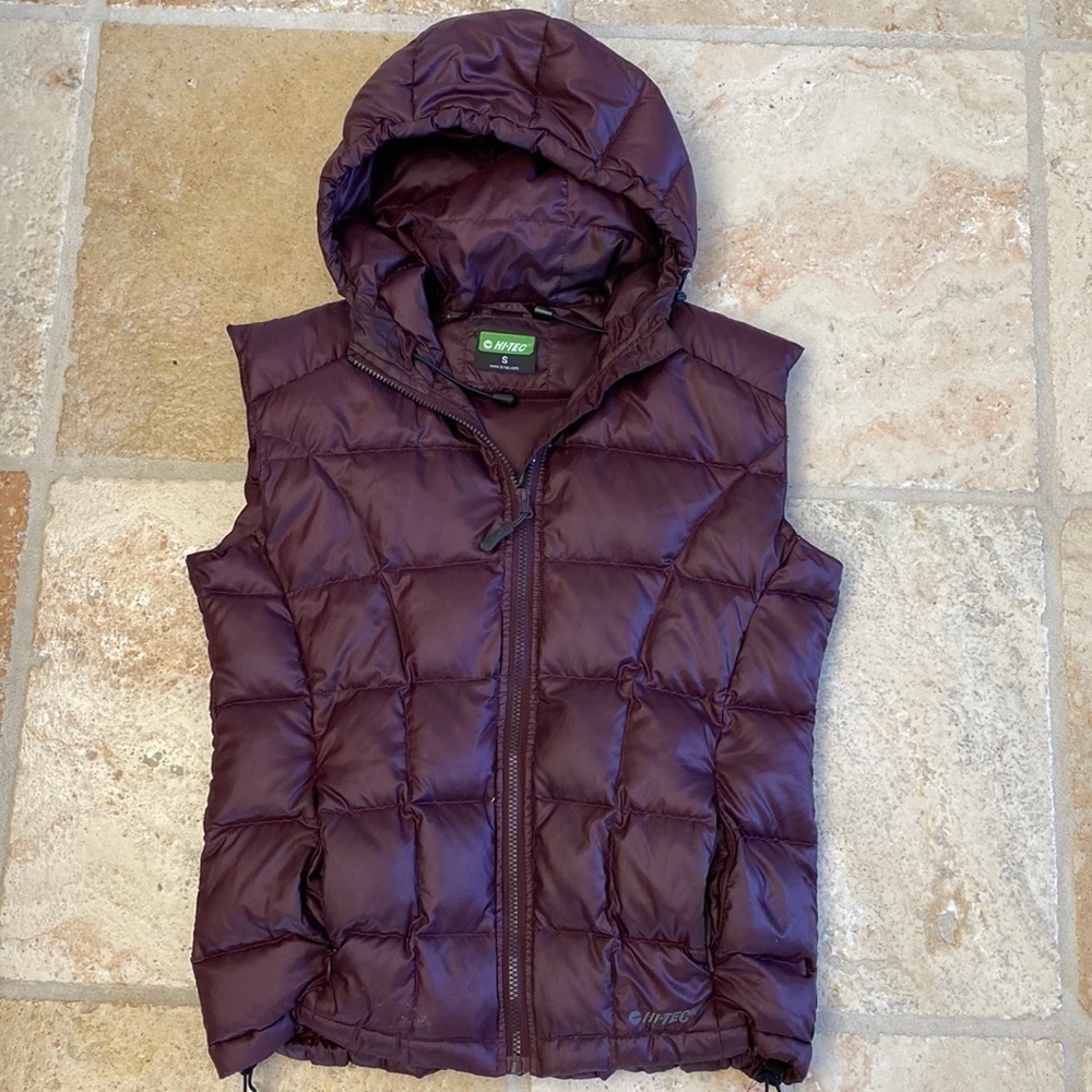 Hi-Tec Women's Down Vest S Hooded Maroon Puffer activewear outdoors warm winter